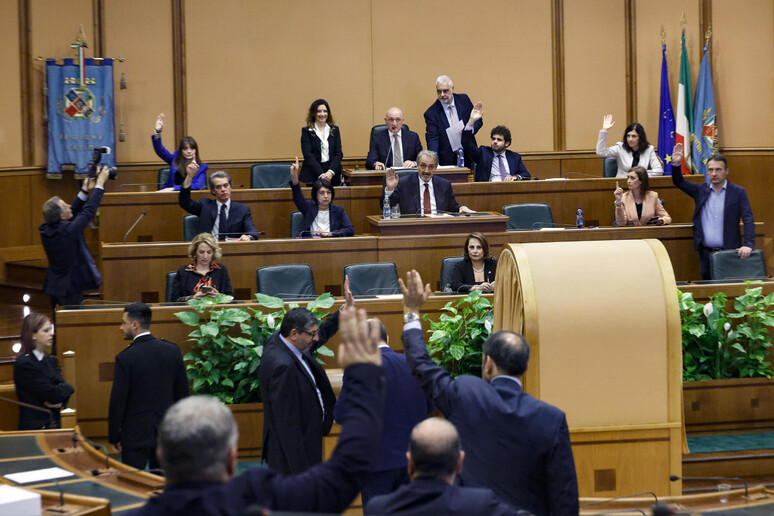 - RIPRODUZIONE RISERVATA