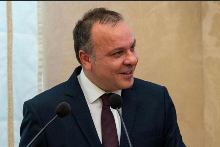 - RIPRODUZIONE RISERVATA