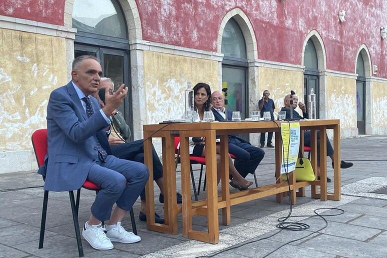 -     RIPRODUZIONE RISERVATA