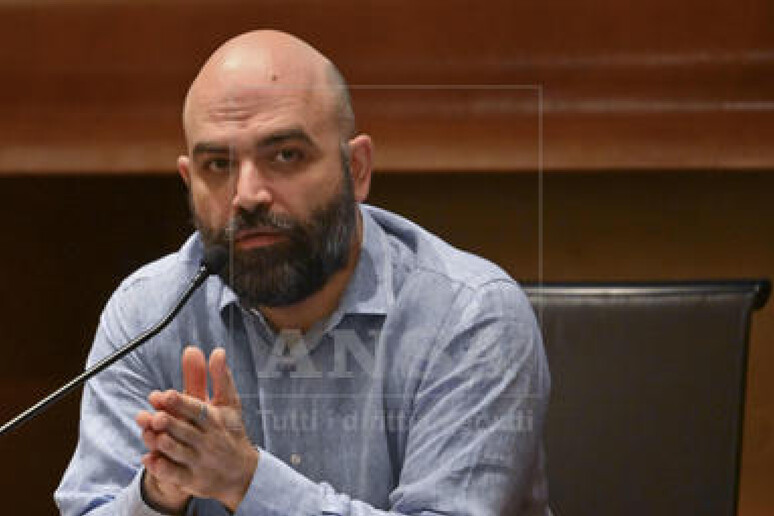 - RIPRODUZIONE RISERVATA