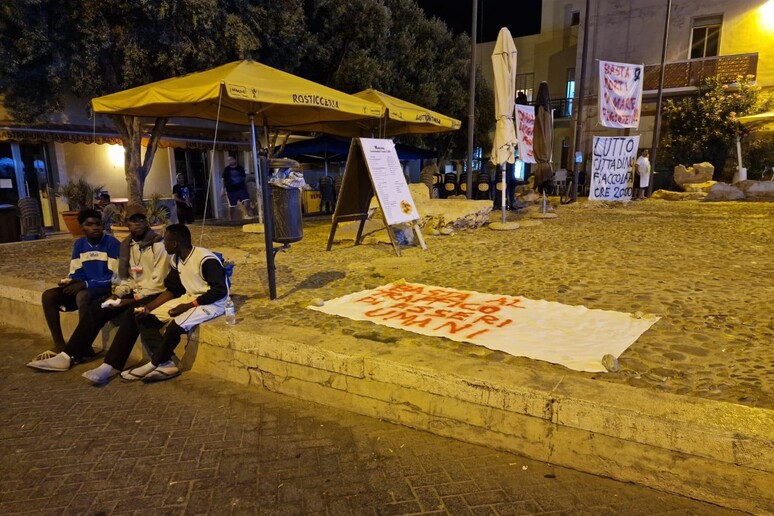 - RIPRODUZIONE RISERVATA