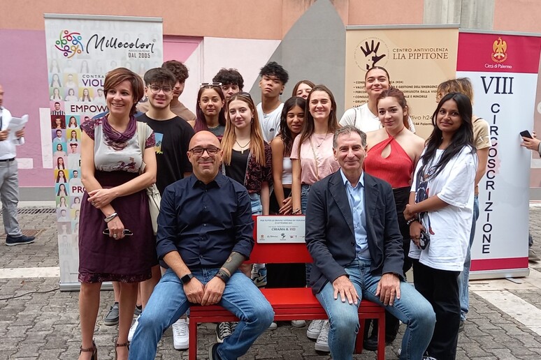 Panchina rosa a Palermo in ricordo di Pipitone e Siciliano - RIPRODUZIONE RISERVATA