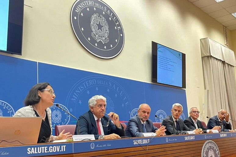 - RIPRODUZIONE RISERVATA