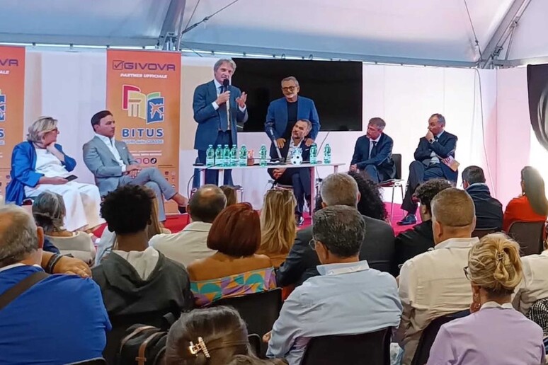 - RIPRODUZIONE RISERVATA