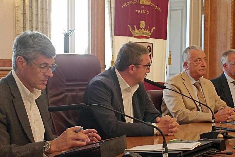 - RIPRODUZIONE RISERVATA