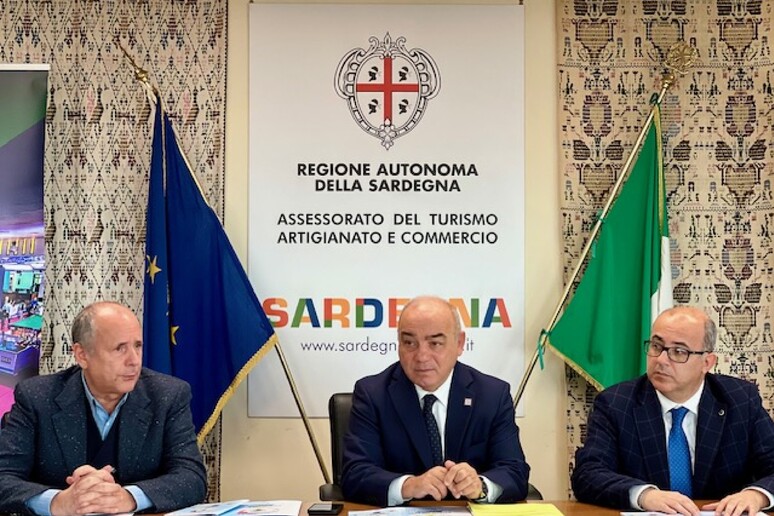 -     RIPRODUZIONE RISERVATA