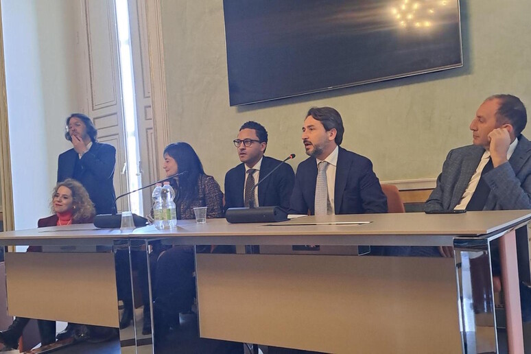 -     RIPRODUZIONE RISERVATA