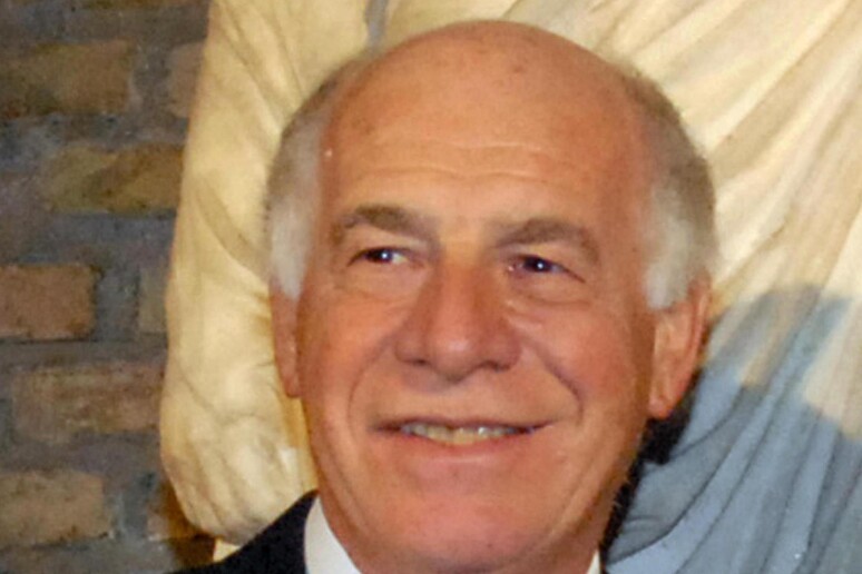 -     RIPRODUZIONE RISERVATA