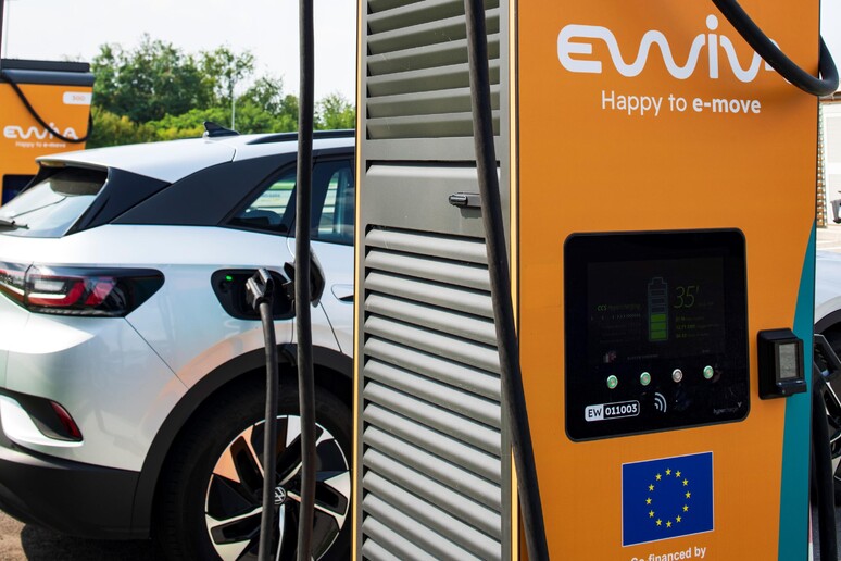 Ewiva offre la ricarica con carta in oltre 70 stazioni © ANSA/Ewiva
