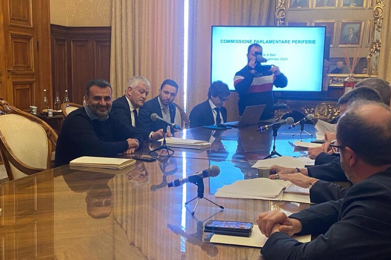 -     RIPRODUZIONE RISERVATA