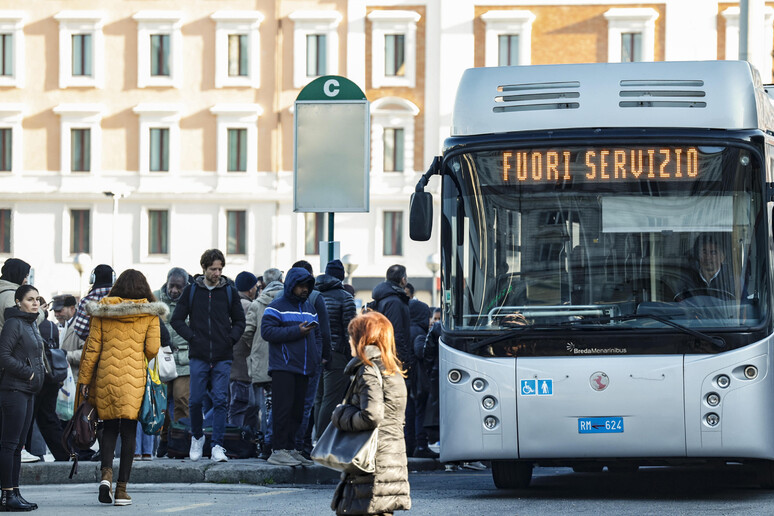 -     RIPRODUZIONE RISERVATA