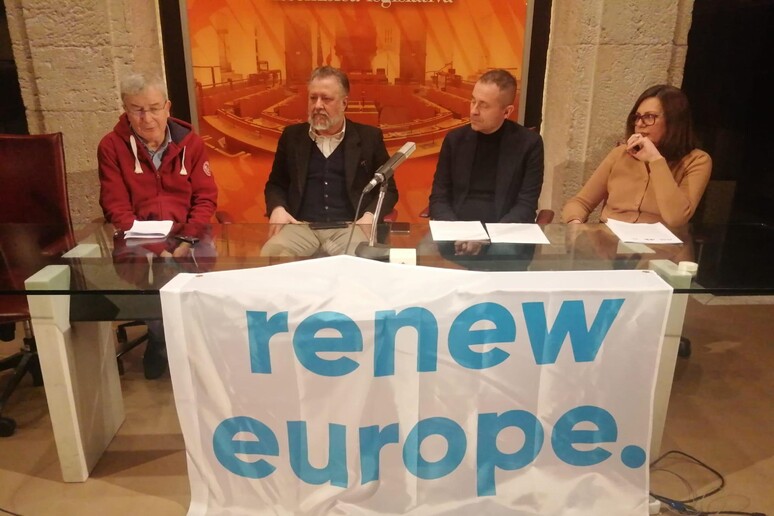 -     RIPRODUZIONE RISERVATA