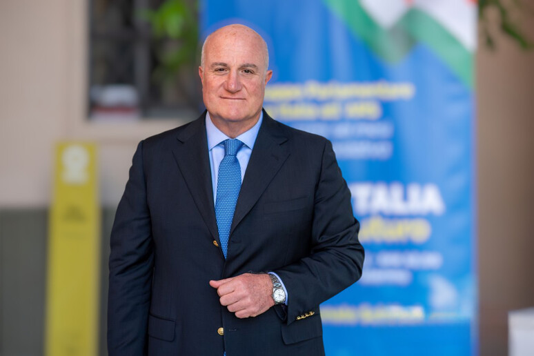 -     RIPRODUZIONE RISERVATA