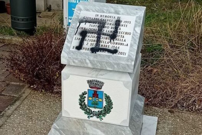 -     RIPRODUZIONE RISERVATA