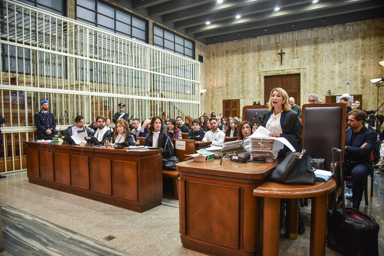 - RIPRODUZIONE RISERVATA