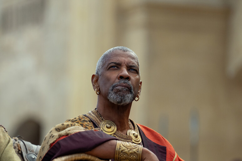 Denzel Washington, da Gladiator 2 tagliato un bacio gay - RIPRODUZIONE RISERVATA