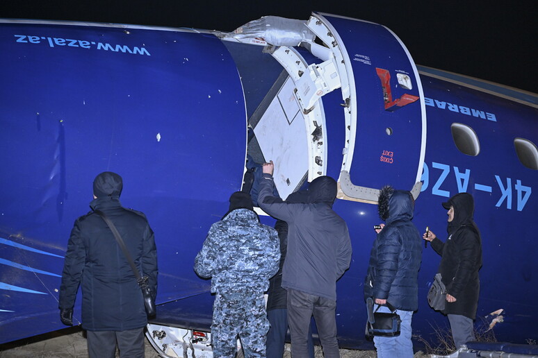 Wreckage of plane passenger plane Embraer ERJ-190AR at the crash site near Aktau, Kazakhstan - RIPRODUZIONE RISERVATA