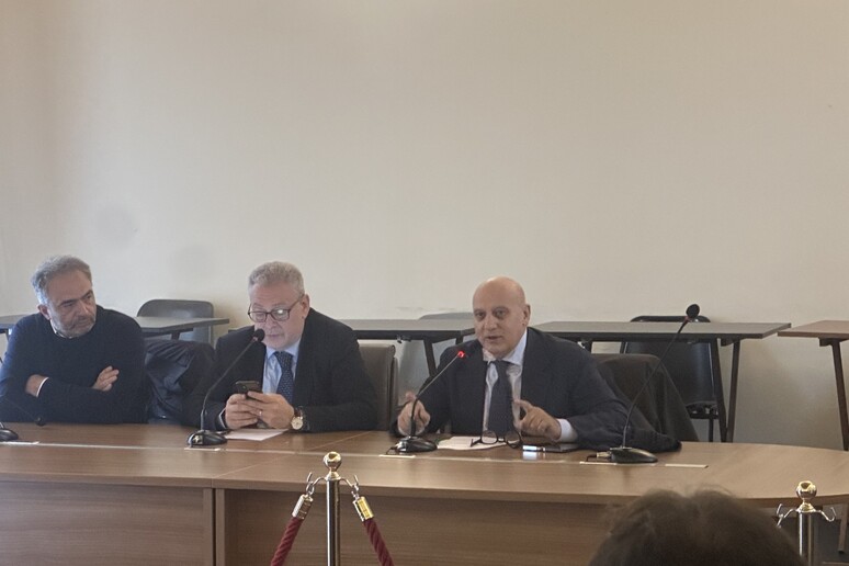 - RIPRODUZIONE RISERVATA