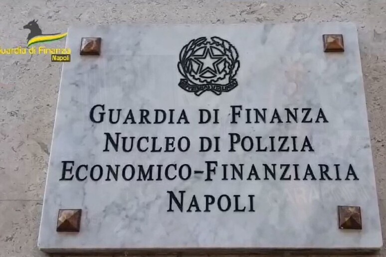 -     RIPRODUZIONE RISERVATA