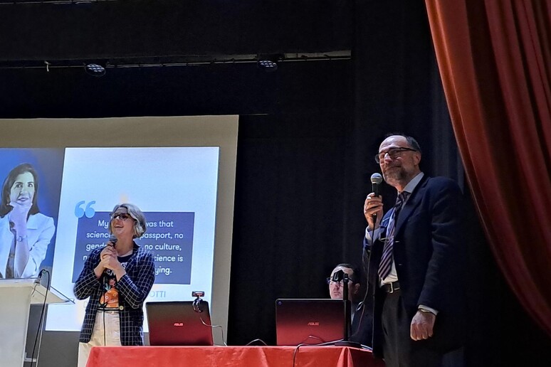 -     RIPRODUZIONE RISERVATA