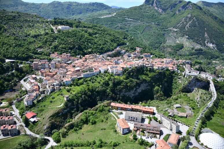 - RIPRODUZIONE RISERVATA