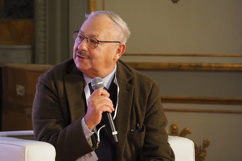 -     RIPRODUZIONE RISERVATA