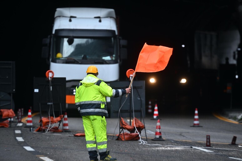 - RIPRODUZIONE RISERVATA