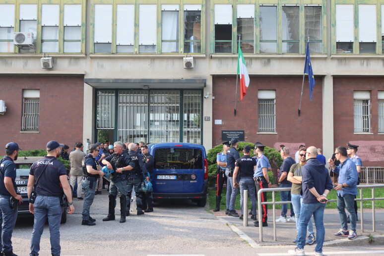 - RIPRODUZIONE RISERVATA
