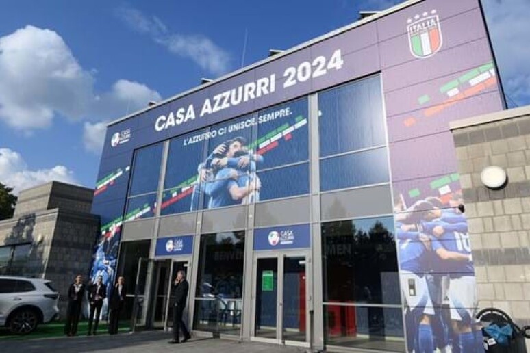 - RIPRODUZIONE RISERVATA
