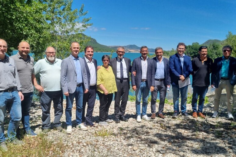 - RIPRODUZIONE RISERVATA