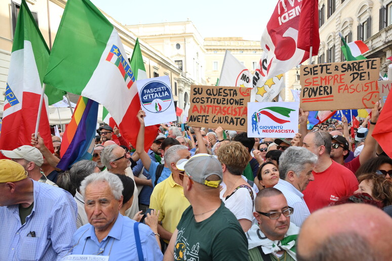 - RIPRODUZIONE RISERVATA