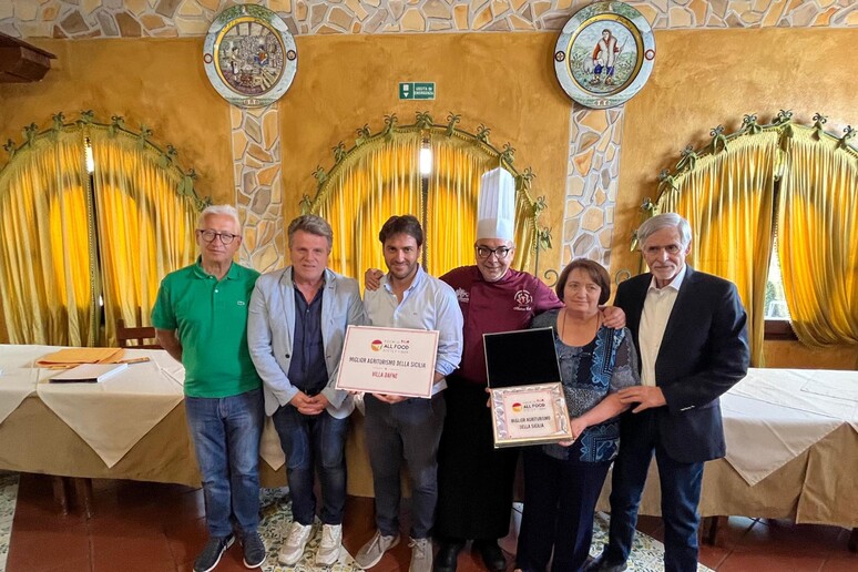 - RIPRODUZIONE RISERVATA