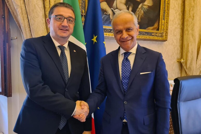 - RIPRODUZIONE RISERVATA