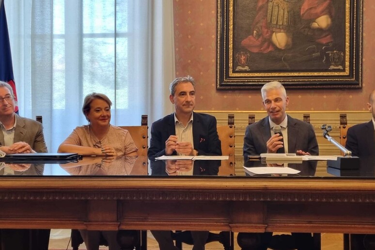 - RIPRODUZIONE RISERVATA