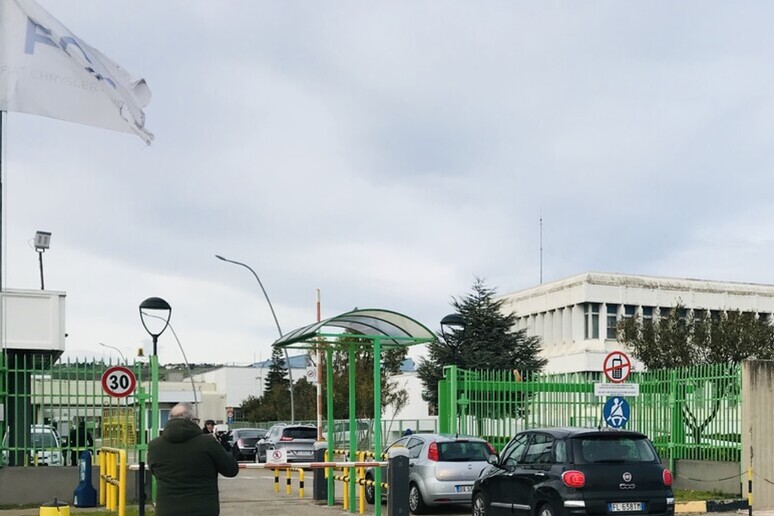 - RIPRODUZIONE RISERVATA