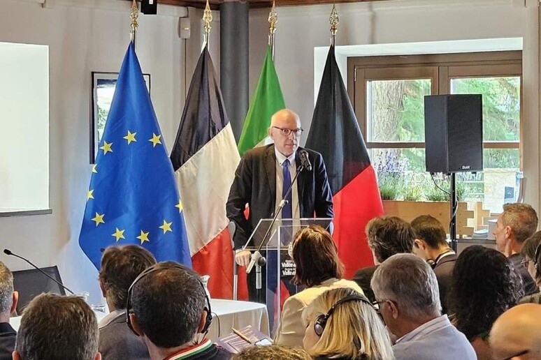 - RIPRODUZIONE RISERVATA