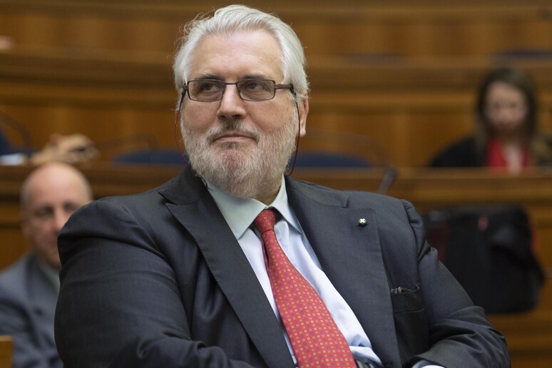- RIPRODUZIONE RISERVATA