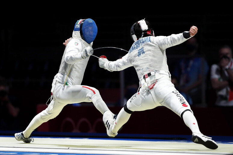 Scherma Daniele Garozzo (L) of Italy in action against Kyosuke Matsuyama (R) of Japan Tokyo 2020 - RIPRODUZIONE RISERVATA