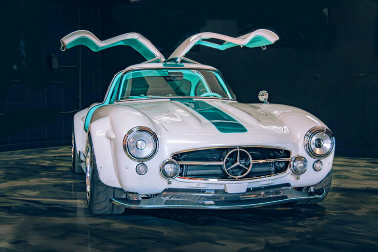 EV300, una Mercedes 300 SL Gullwing con il  'cuore ' Tesla © ANSA/S-Klub