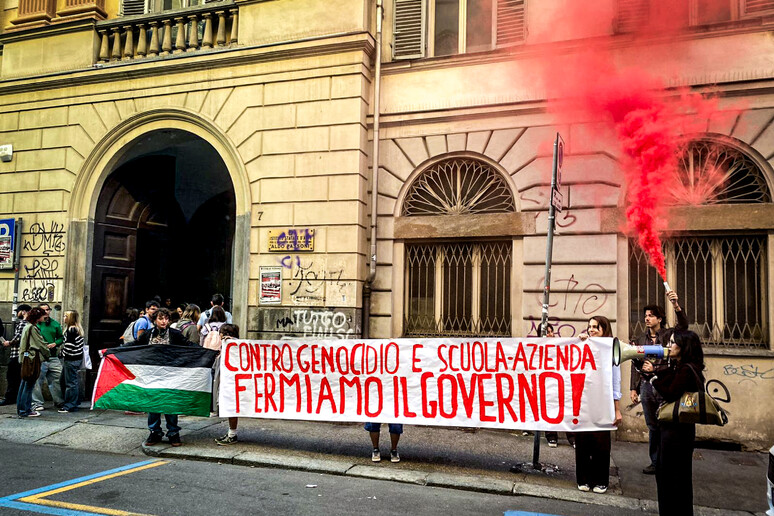 - RIPRODUZIONE RISERVATA