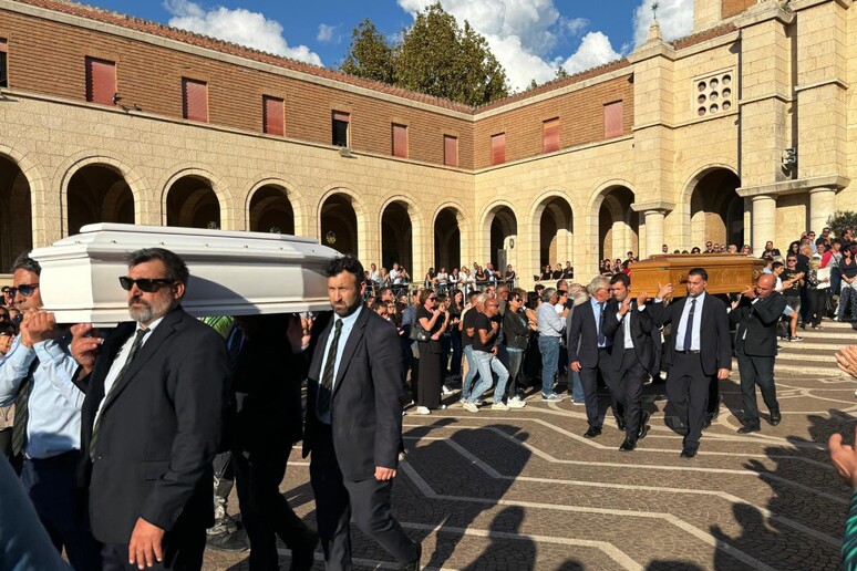 - RIPRODUZIONE RISERVATA