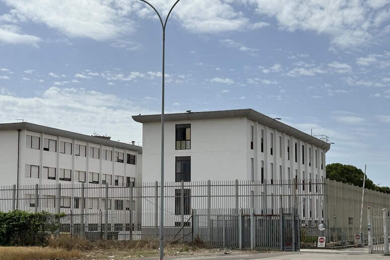 - RIPRODUZIONE RISERVATA