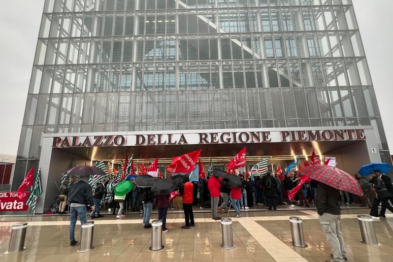 - RIPRODUZIONE RISERVATA
