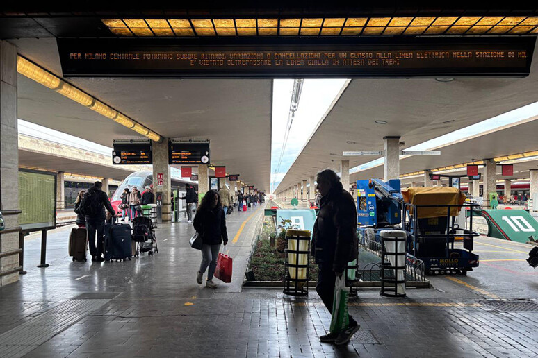 Blocco treni a Milano, pesanti disagi - RIPRODUZIONE RISERVATA