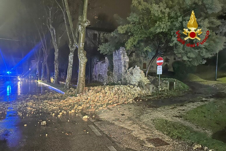 - RIPRODUZIONE RISERVATA