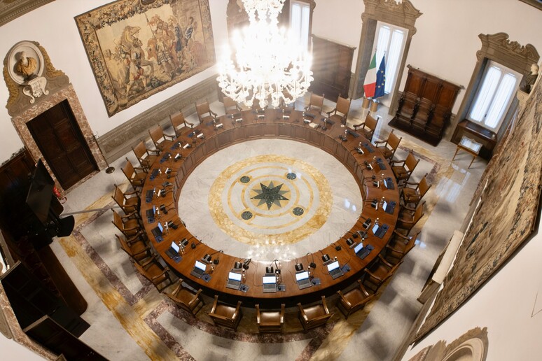 - RIPRODUZIONE RISERVATA