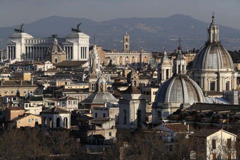 Una veduta del centro storico di Roma - RIPRODUZIONE RISERVATA