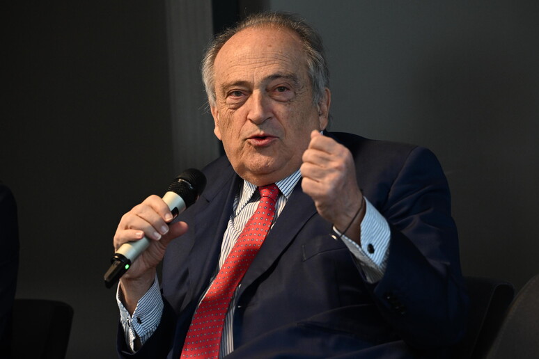 - RIPRODUZIONE RISERVATA