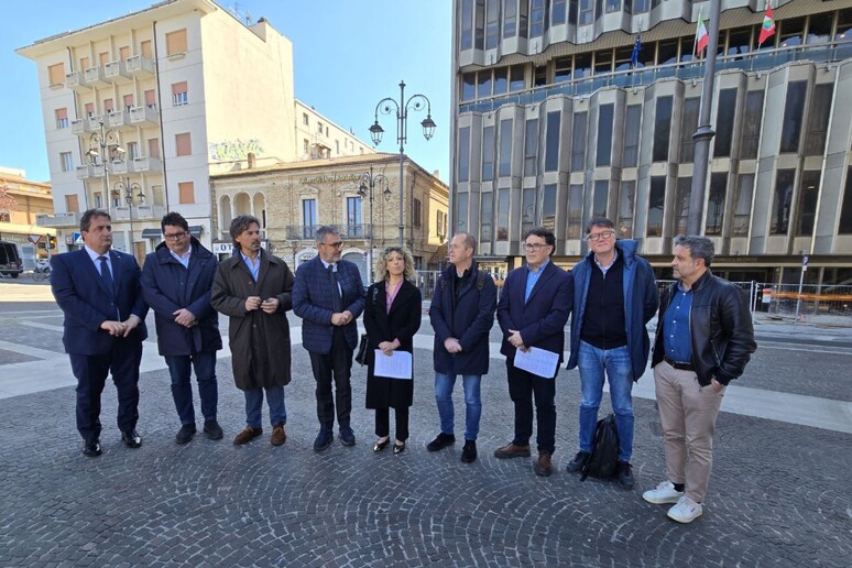 - RIPRODUZIONE RISERVATA