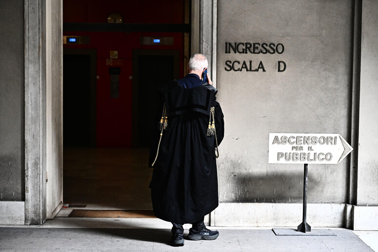 - RIPRODUZIONE RISERVATA